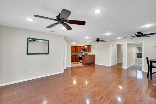 205 W Latimer Street, Ennis, TX 75119