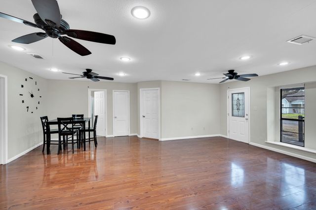 205 W Latimer Street, Ennis, TX 75119