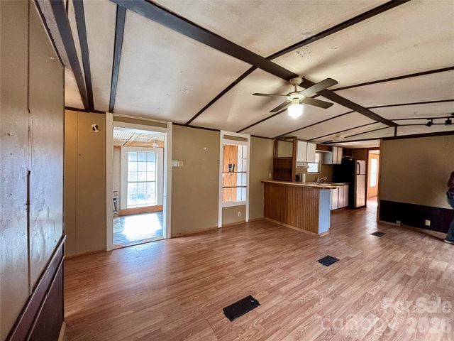 3476 Possum Trot Road, Burnsville, NC 28714