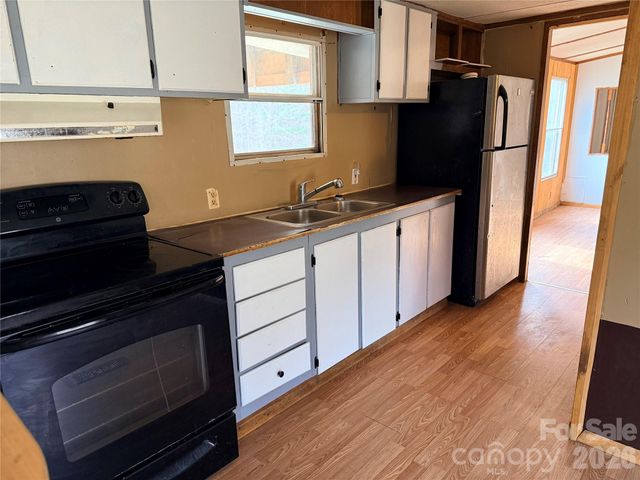 3476 Possum Trot Road, Burnsville, NC 28714