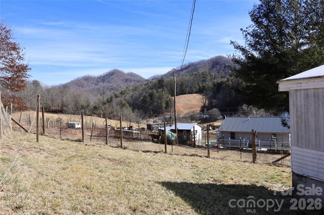 3476 Possum Trot Road, Burnsville, NC 28714