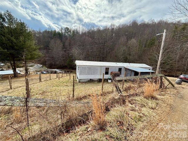 3476 Possum Trot Road, Burnsville, NC 28714