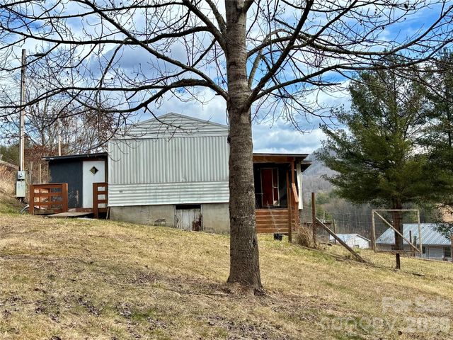 3476 Possum Trot Road, Burnsville, NC 28714