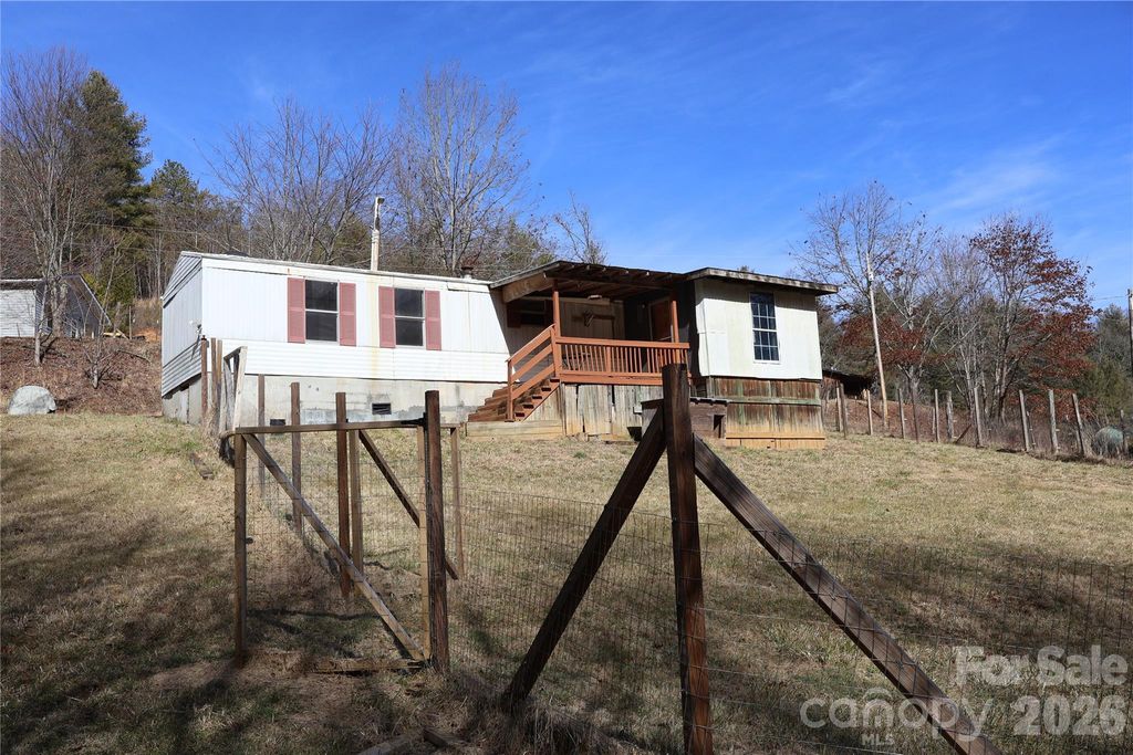 3476 Possum Trot Road, Burnsville, NC 28714