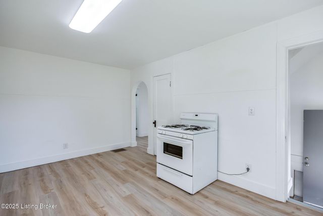 8806 Thompson Ln, Louisville, KY 40258