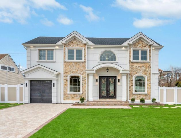 23 Grouse Lane, Levittown, NY 11756