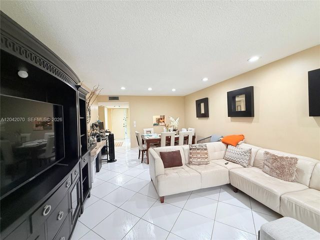 8931 N New River Canal Rd 2B, Plantation, FL 33324
