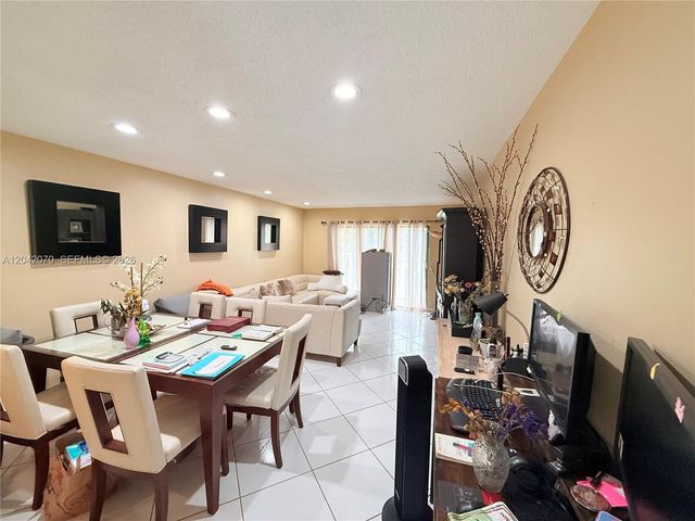 8931 N New River Canal Rd 2B, Plantation, FL 33324