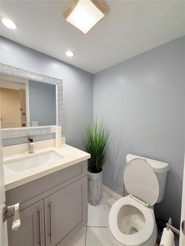 8931 N New River Canal Rd 2B, Plantation, FL 33324