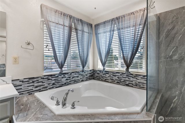 32638 20th Ave SW, Federal Way, WA 98023