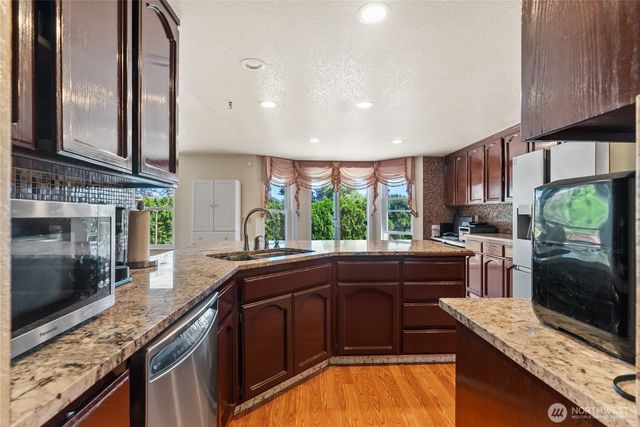 32638 20th Ave SW, Federal Way, WA 98023