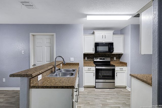 6330 Lake Victoria, San Antonio, TX 78222