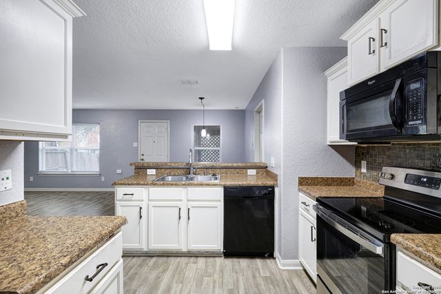 6330 Lake Victoria, San Antonio, TX 78222