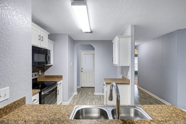 6330 Lake Victoria, San Antonio, TX 78222