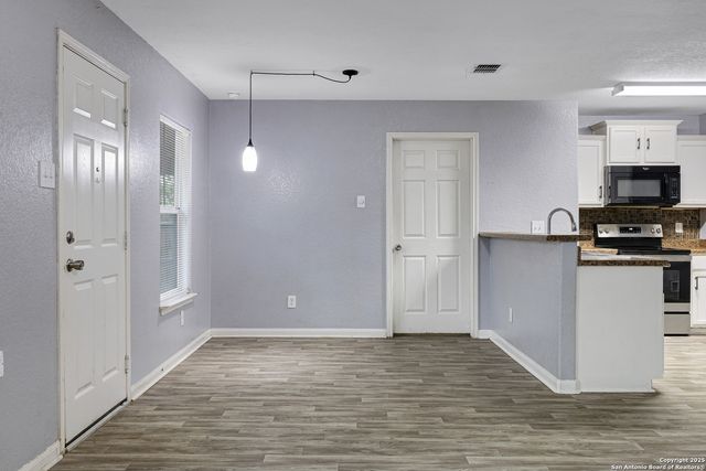 6330 Lake Victoria, San Antonio, TX 78222