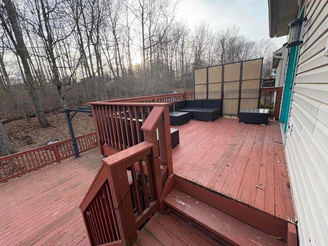 1656 Deer Run Drive, Burlington, KY 41005