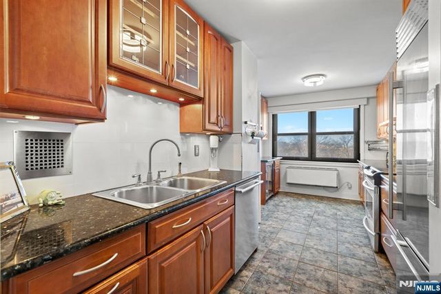 7855 Boulevard E 6A, North Bergen, NJ 07047