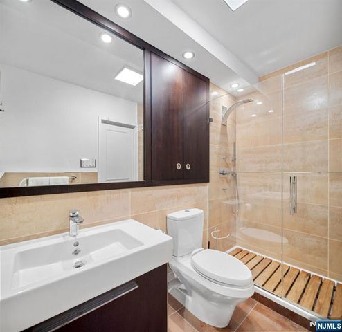 7855 Boulevard E 6A, North Bergen, NJ 07047