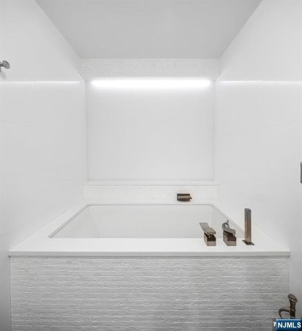 7855 Boulevard E 6A, North Bergen, NJ 07047