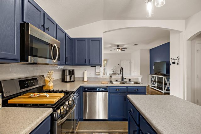 1065 Canada Wild DR, Buda, TX 78610