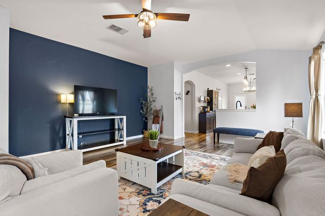 1065 Canada Wild DR, Buda, TX 78610