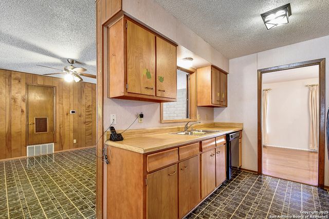 323 Shin Oak, Live Oak, TX 78233