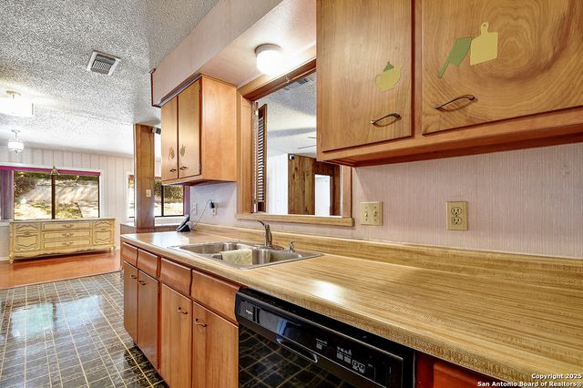 323 Shin Oak, Live Oak, TX 78233