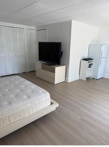 2036 NE 21st Ave 3, Fort Lauderdale, FL 33305