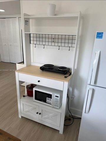 2036 NE 21st Ave 3, Fort Lauderdale, FL 33305