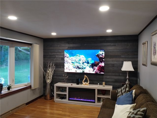 15 Spruce Street, Lincoln, RI 02838