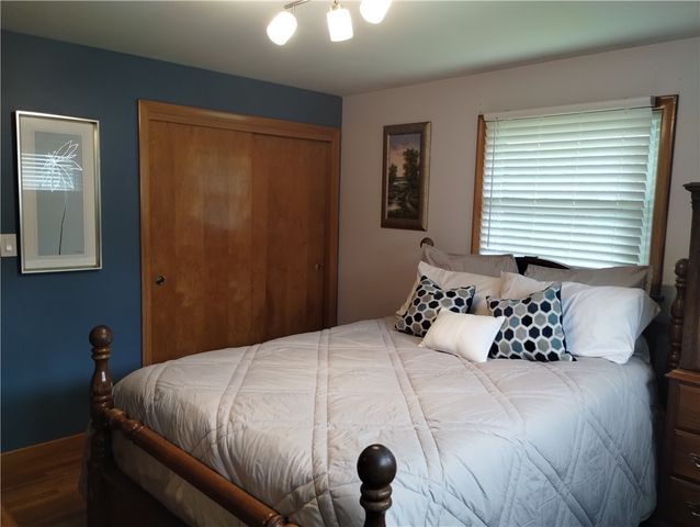 15 Spruce Street, Lincoln, RI 02838
