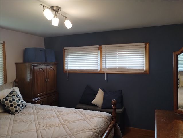 15 Spruce Street, Lincoln, RI 02838