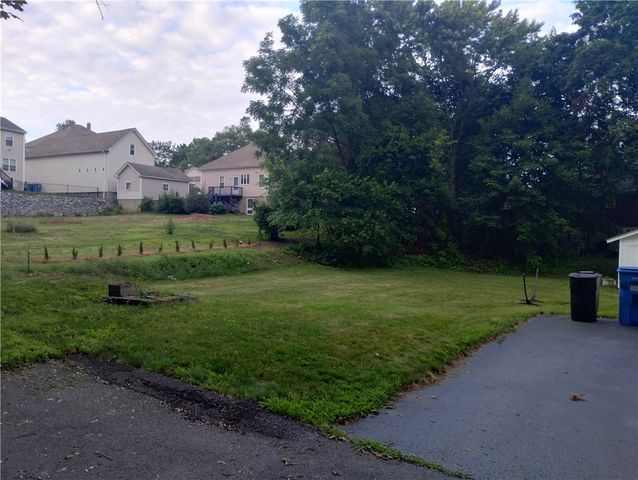 15 Spruce Street, Lincoln, RI 02838