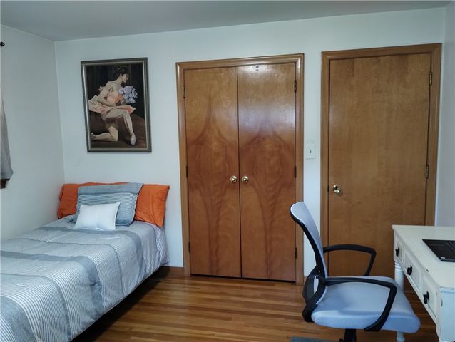15 Spruce Street, Lincoln, RI 02838
