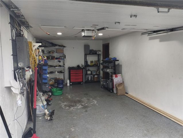15 Spruce Street, Lincoln, RI 02838