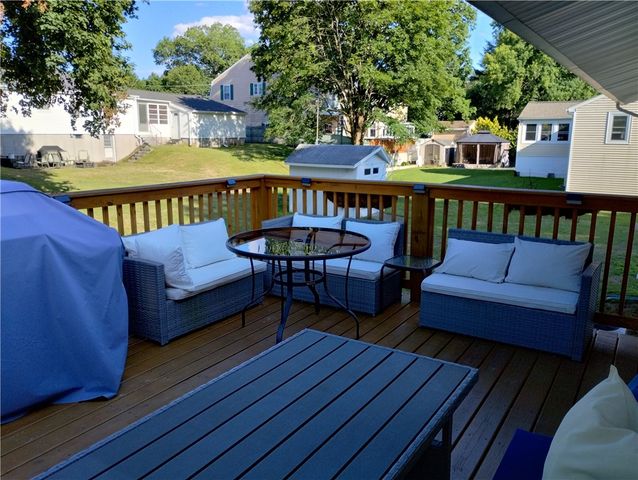 15 Spruce Street, Lincoln, RI 02838