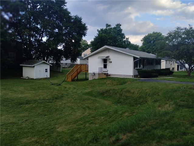 15 Spruce Street, Lincoln, RI 02838