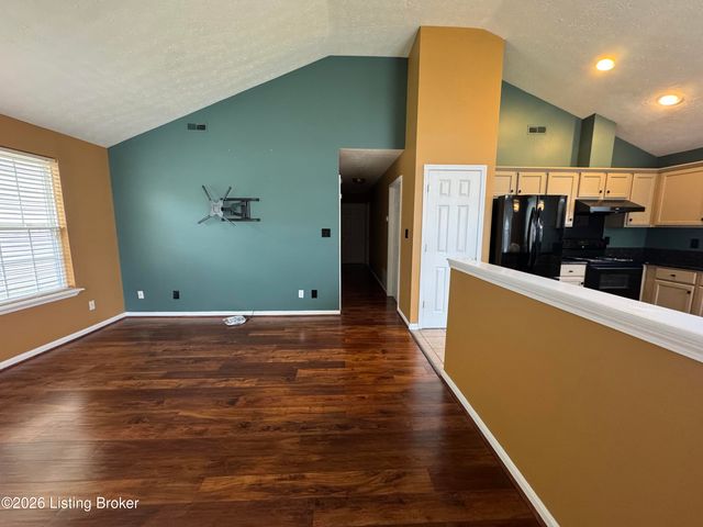 6516 Cottagemeadow Dr, Louisville, KY 40218