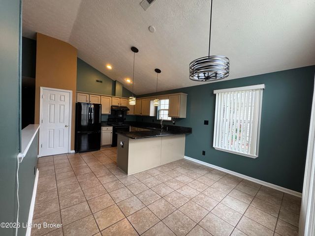 6516 Cottagemeadow Dr, Louisville, KY 40218