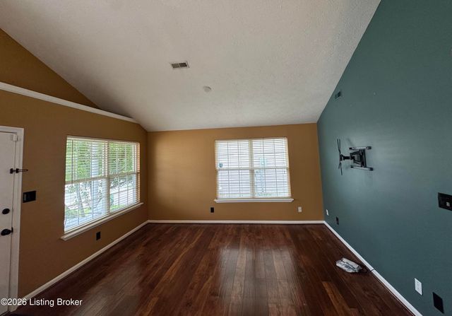 6516 Cottagemeadow Dr, Louisville, KY 40218