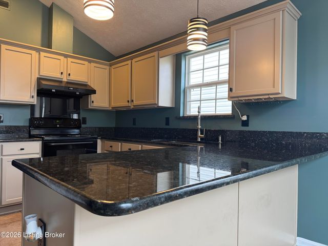 6516 Cottagemeadow Dr, Louisville, KY 40218
