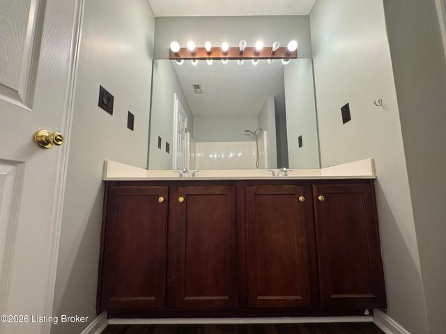 6516 Cottagemeadow Dr, Louisville, KY 40218