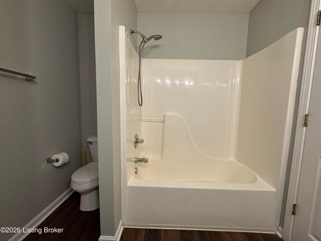 6516 Cottagemeadow Dr, Louisville, KY 40218