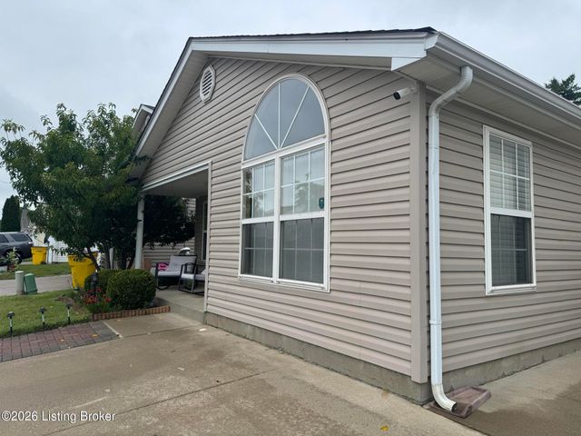 6516 Cottagemeadow Dr, Louisville, KY 40218