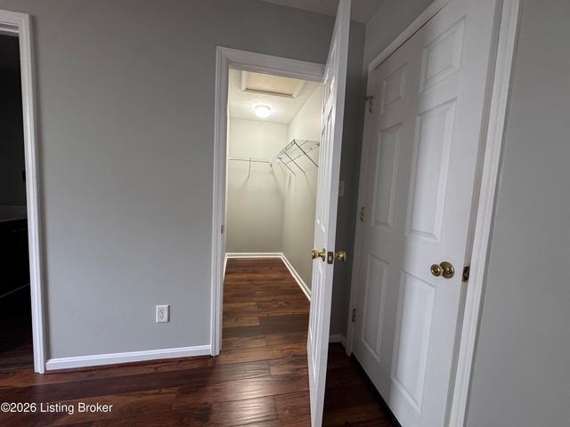 6516 Cottagemeadow Dr, Louisville, KY 40218