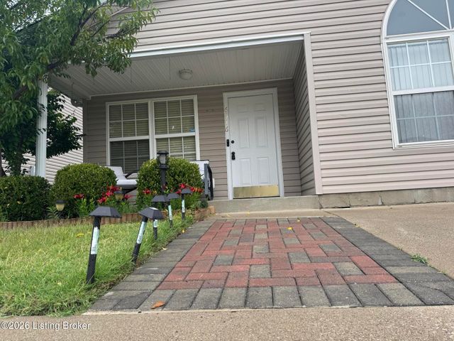 6516 Cottagemeadow Dr, Louisville, KY 40218