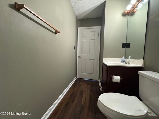 6516 Cottagemeadow Dr, Louisville, KY 40218