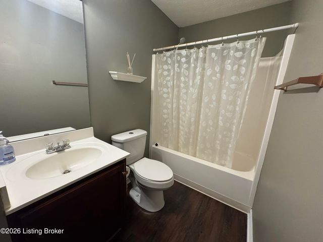 6516 Cottagemeadow Dr, Louisville, KY 40218