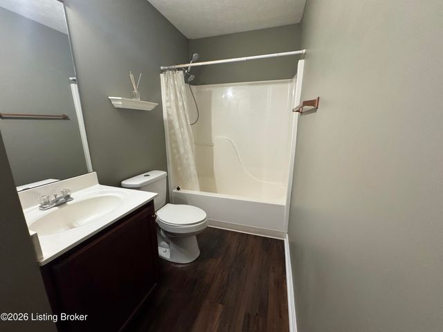6516 Cottagemeadow Dr, Louisville, KY 40218