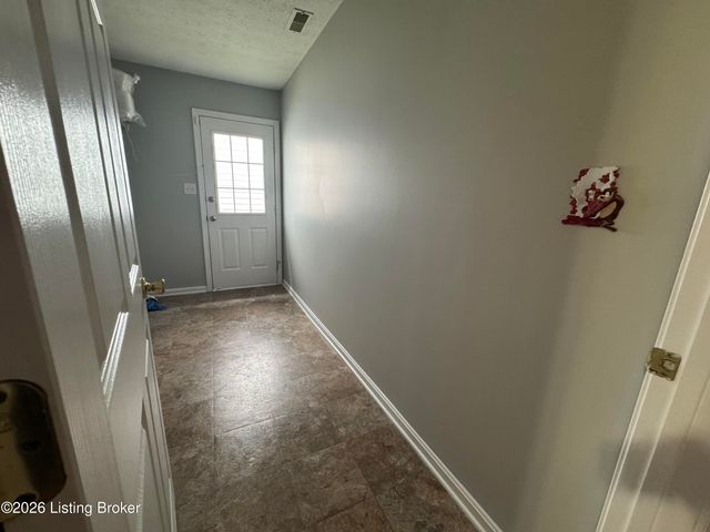 6516 Cottagemeadow Dr, Louisville, KY 40218